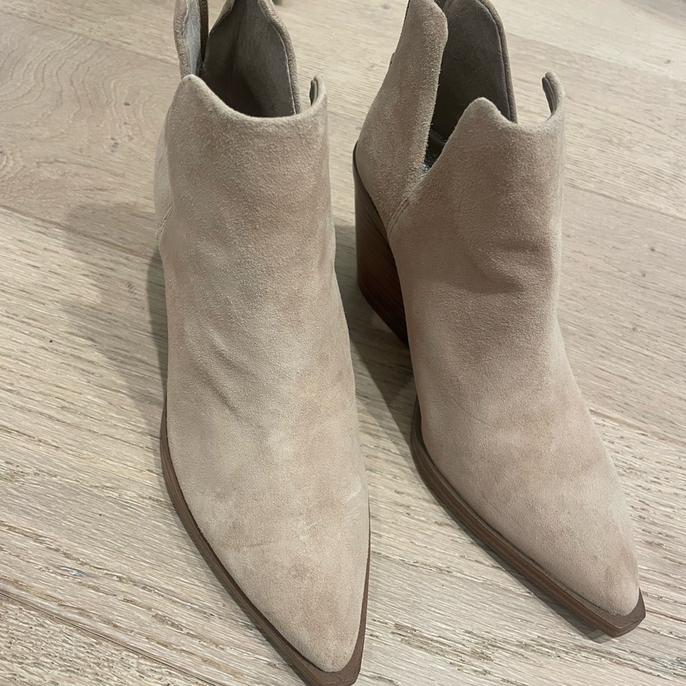 Vince Camuto botties